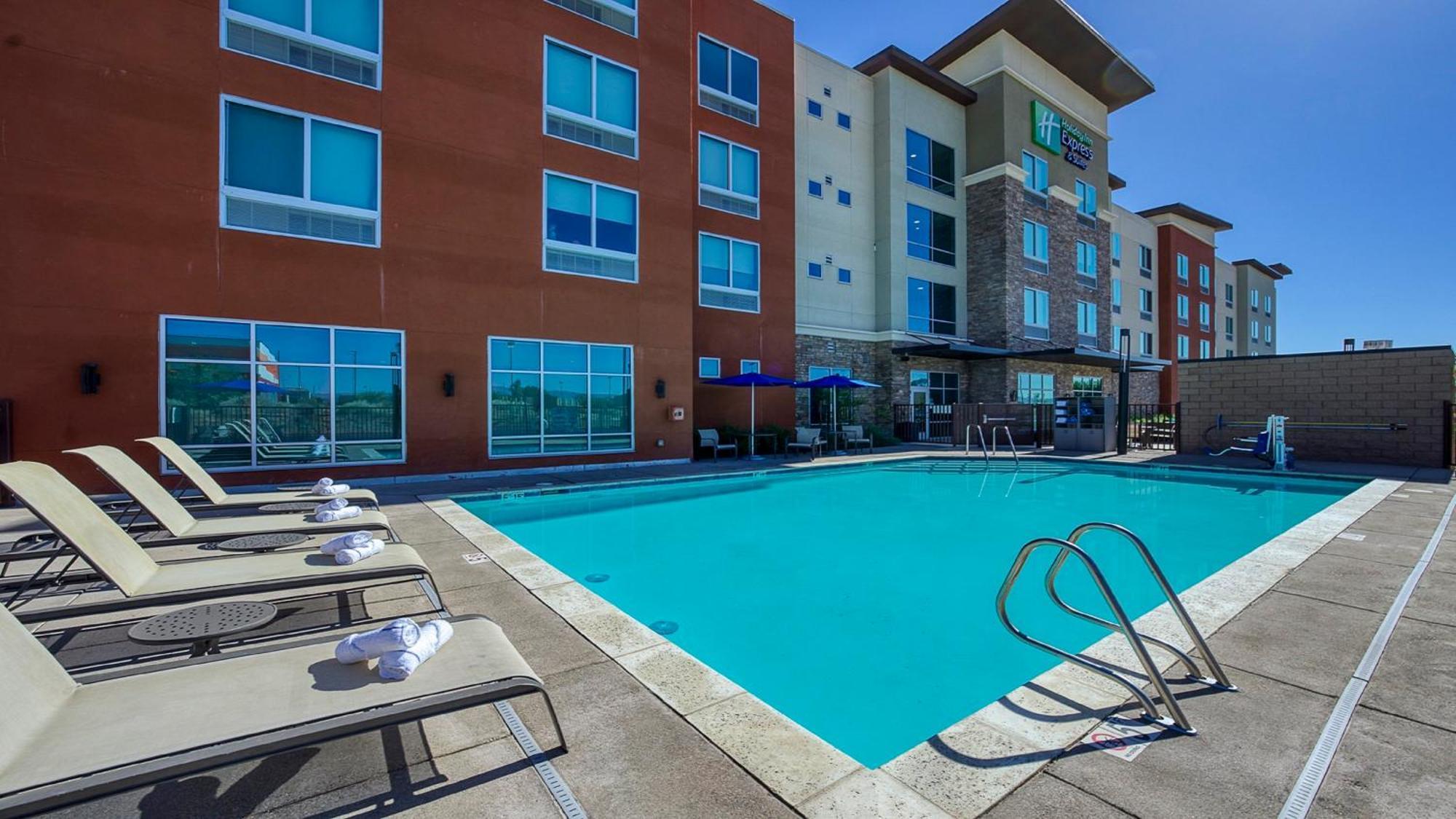 Holiday Inn Express & Suites Ridgecrest - China Lake By Ihg Εξωτερικό φωτογραφία