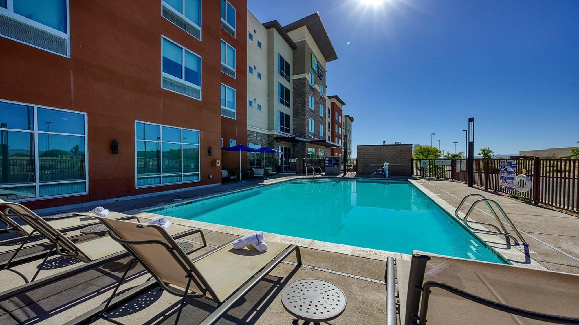 Holiday Inn Express & Suites Ridgecrest - China Lake By Ihg Εξωτερικό φωτογραφία